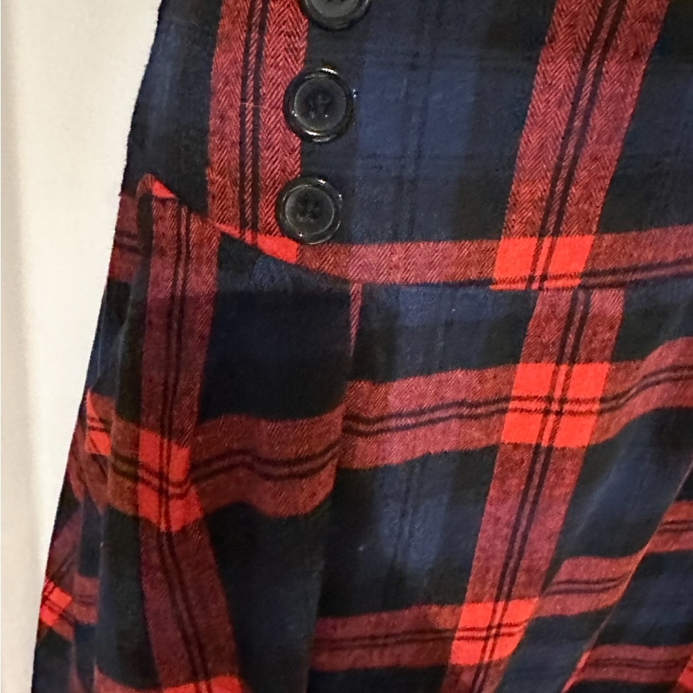 Red, blue and black plaid modern skirt. - Picture 5 of 9